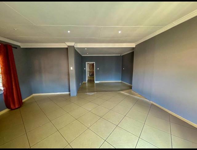 4 BEDROOM HOUSE FOR SALE IN SOUTH CREST